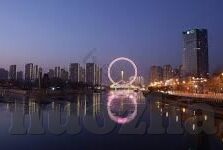 秋霞在线日韩av-秋日霞光与文化交融的独特视角